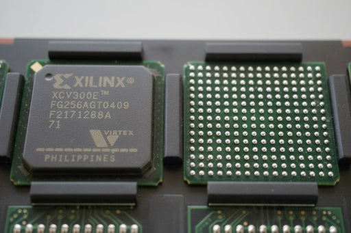 AMD - XILINX - XCV300E-7FG256I
